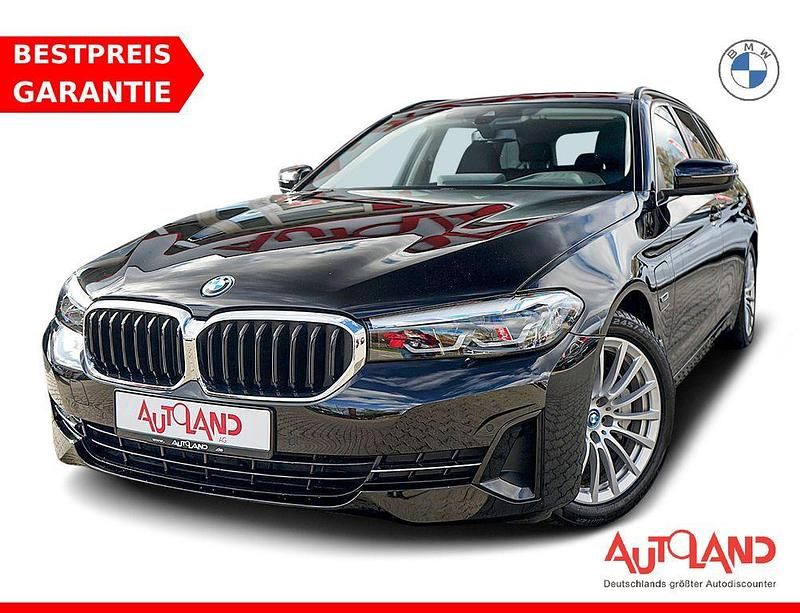 Schwarz Gebraucht 2022 BMW 520 Sport Line Kombi | 30.950 € (Guter Preis) - Bild 1/4