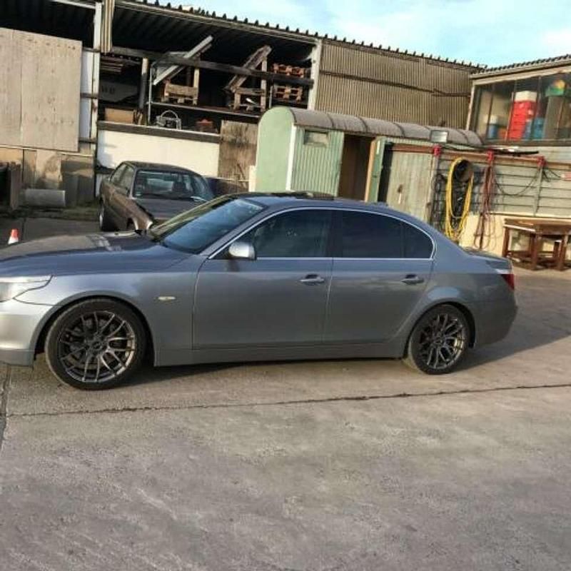 Gebraucht BMW 525 218 PS (160 kW) 2006 Grau Limousine