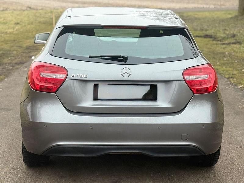 Gebraucht Mercedes A180 122 PS (89 kW) 2012 Grau Limousine