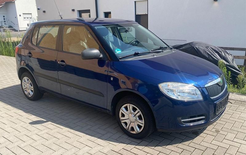 Modra storm/storm blau Gebraucht 2009 Skoda Fabia Classic Kleinwagen | 3.300 € (Fairer Preis) - Bild 1/4