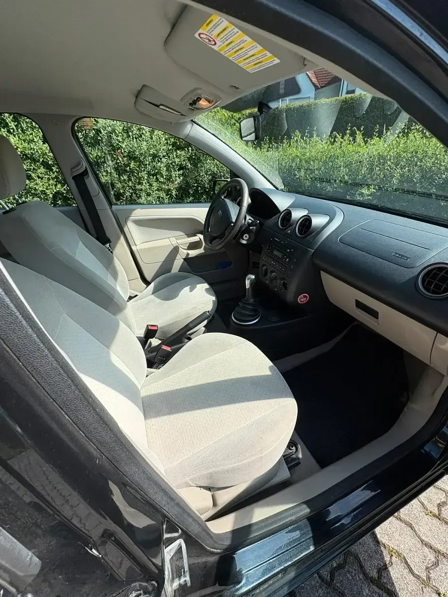 Gebraucht Ford Fiesta 69 PS (50 kW) 2003 Schwarz Kleinwagen