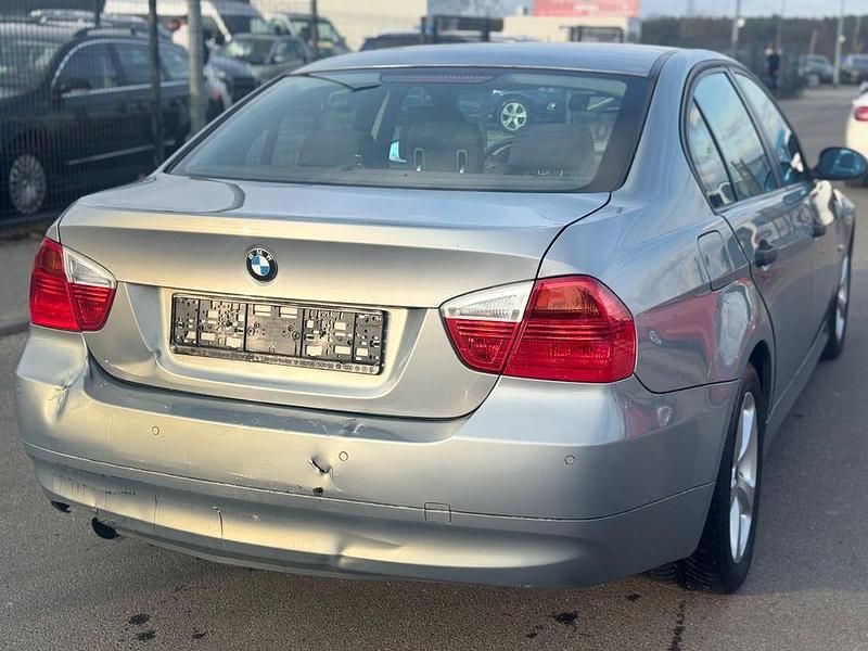 Gebraucht BMW 318 129 PS (94 kW) 2006 Blau Limousine