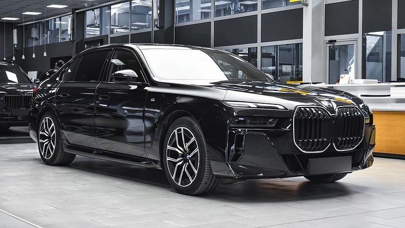 Gebraucht BMW 740 M Sport 286 PS (210 kW) 2024 Black sapphire metallic Limousine