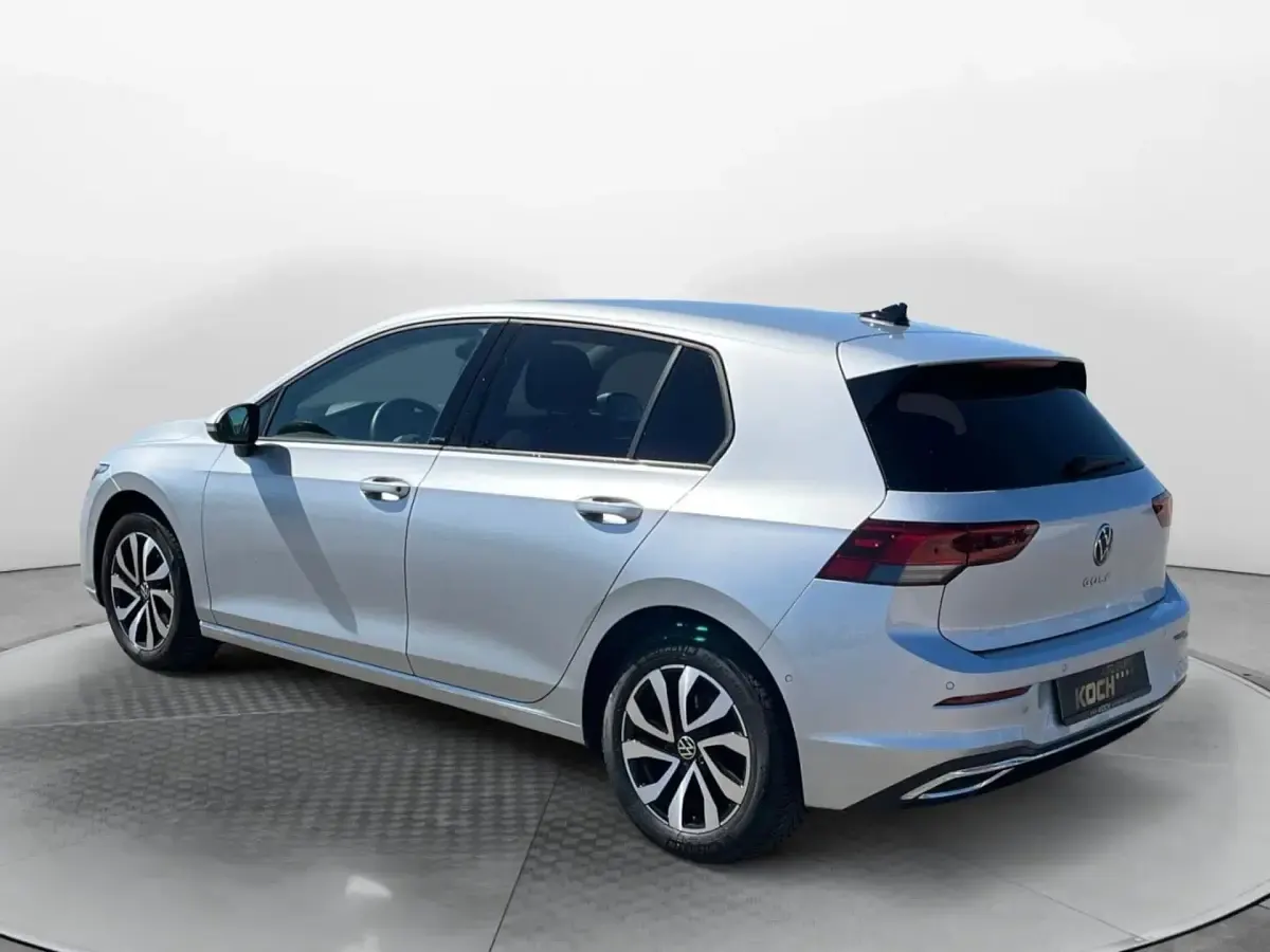 Gebraucht VW Golf VIII Active 150 PS (110 kW) 2023 Reflexsilber metallic Limousine