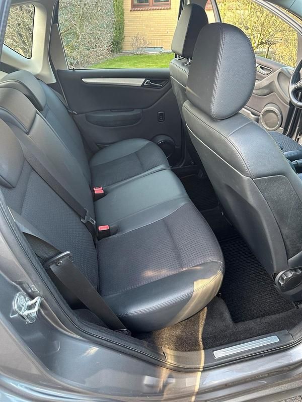 Gebraucht Mercedes A200 140 PS (102 kW) 2009 Silber Van / Kleinbus