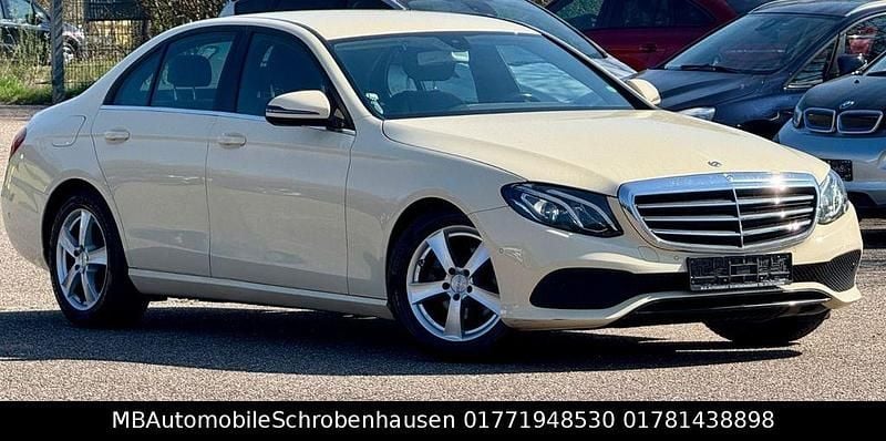 Hellelfenbein Gebraucht 2020 Mercedes E200 Avantgarde Limousine | 19.999 € - Bild 1/4