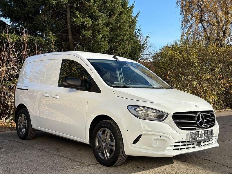 Weiß Gebraucht 2022 Mercedes Citan 110 Van / Kleinbus | 16.800 € (Superpreis) - Bild 1/4