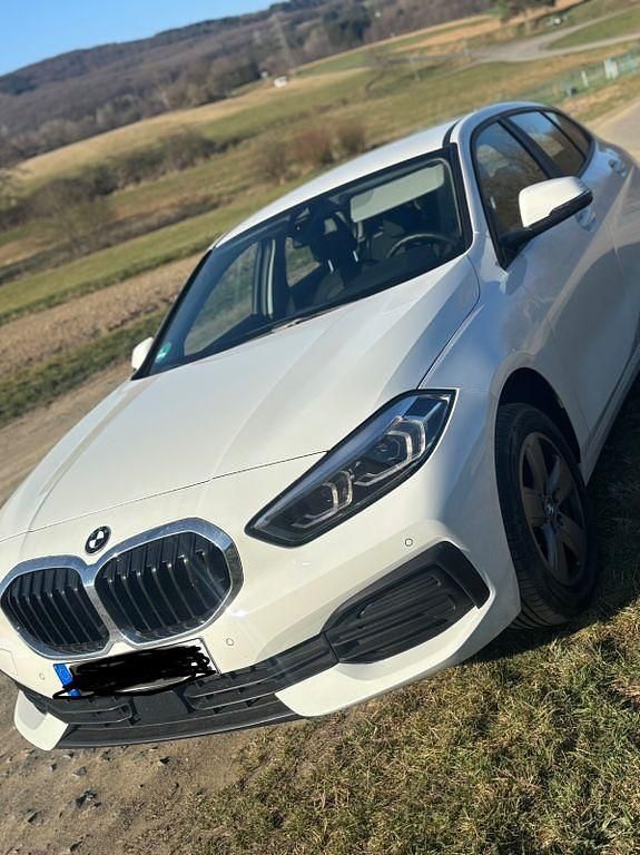 Weiß Gebraucht 2021 BMW 118 Kleinwagen | 20.000 € (Fairer Preis) - Bild 1/4