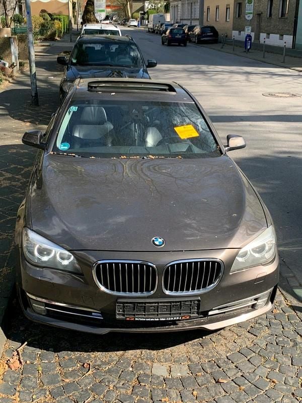 Gebraucht BMW 740 313 PS (230 kW) 2013 Braun Limousine