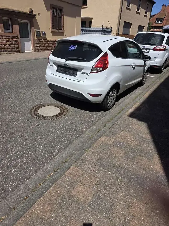 Gebraucht Ford Fiesta Titanium 101 PS (74 kW) 2014 Weiß Kleinwagen
