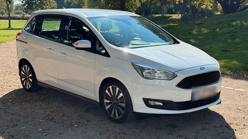 Weiß Gebraucht 2017 Ford Grand C-Max Cool & Connect Van / Kleinbus | 8.499 € (Etwas zu teuer) - Bild 1/4