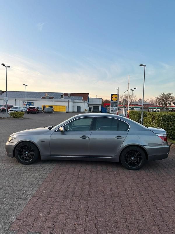 Gebraucht BMW 530 248 PS (182 kW) 2008 Grau Limousine