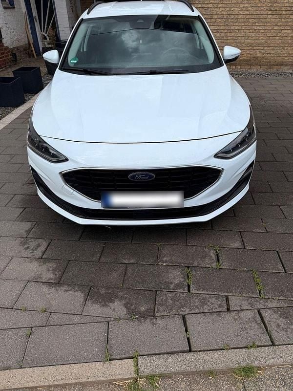Gebraucht Ford Focus Cool & Connect 101 PS (74 kW) 2023 Weiß Kombi