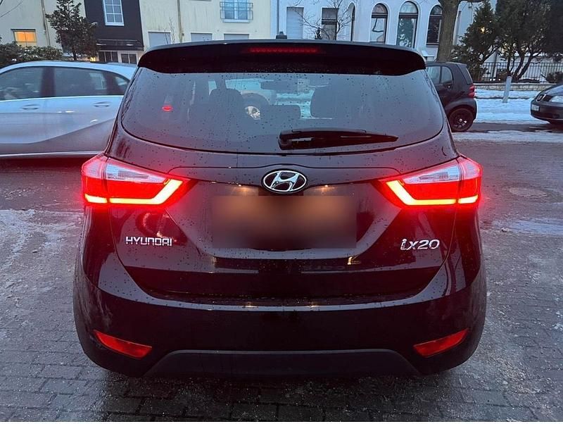 Gebraucht Hyundai ix20 Classic 90 PS (66 kW) 2017 Schwarz Kleinwagen