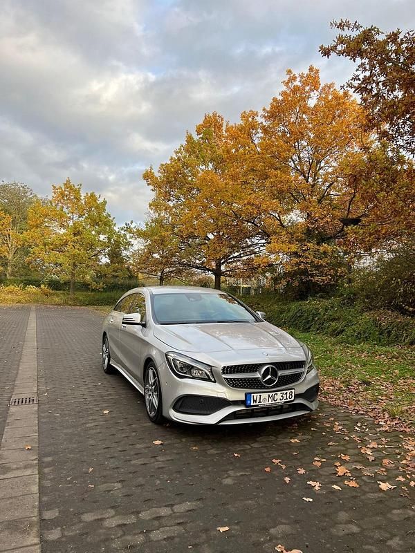 Silber Gebraucht 2018 Mercedes CLA200 AMG line Kombi | 20.000 € (Fairer Preis) - Bild 1/4