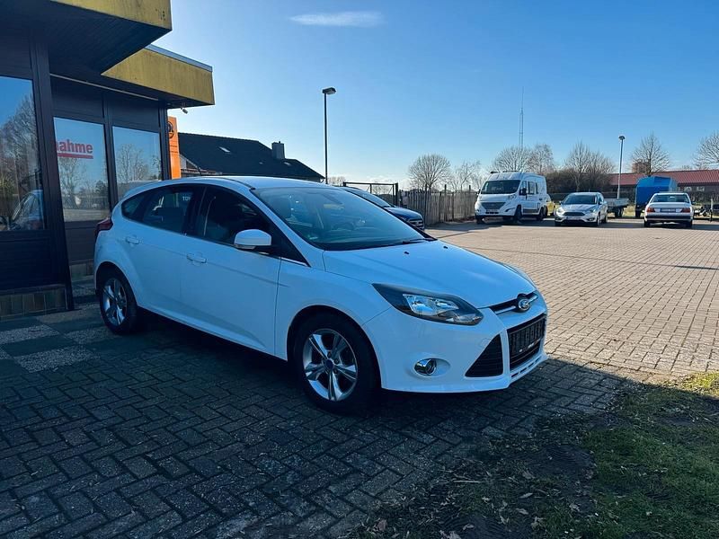 Gebraucht Ford Focus Champions Edition 100 PS (73 kW) 2012 Weiß Kleinwagen