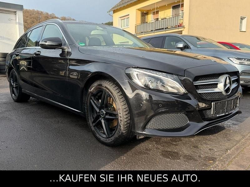 Schwarz Gebraucht 2017 Mercedes C180 Avantgarde Kombi | 17.990 € (Fairer Preis) - Bild 1/4
