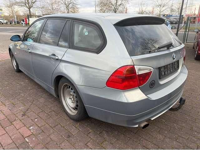 Gebraucht BMW 320 150 PS (110 kW) 2006 Arktis Kombi