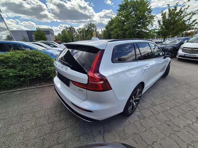 Gebraucht Volvo V60 145 PS (106 kW) 2024 Kombi
