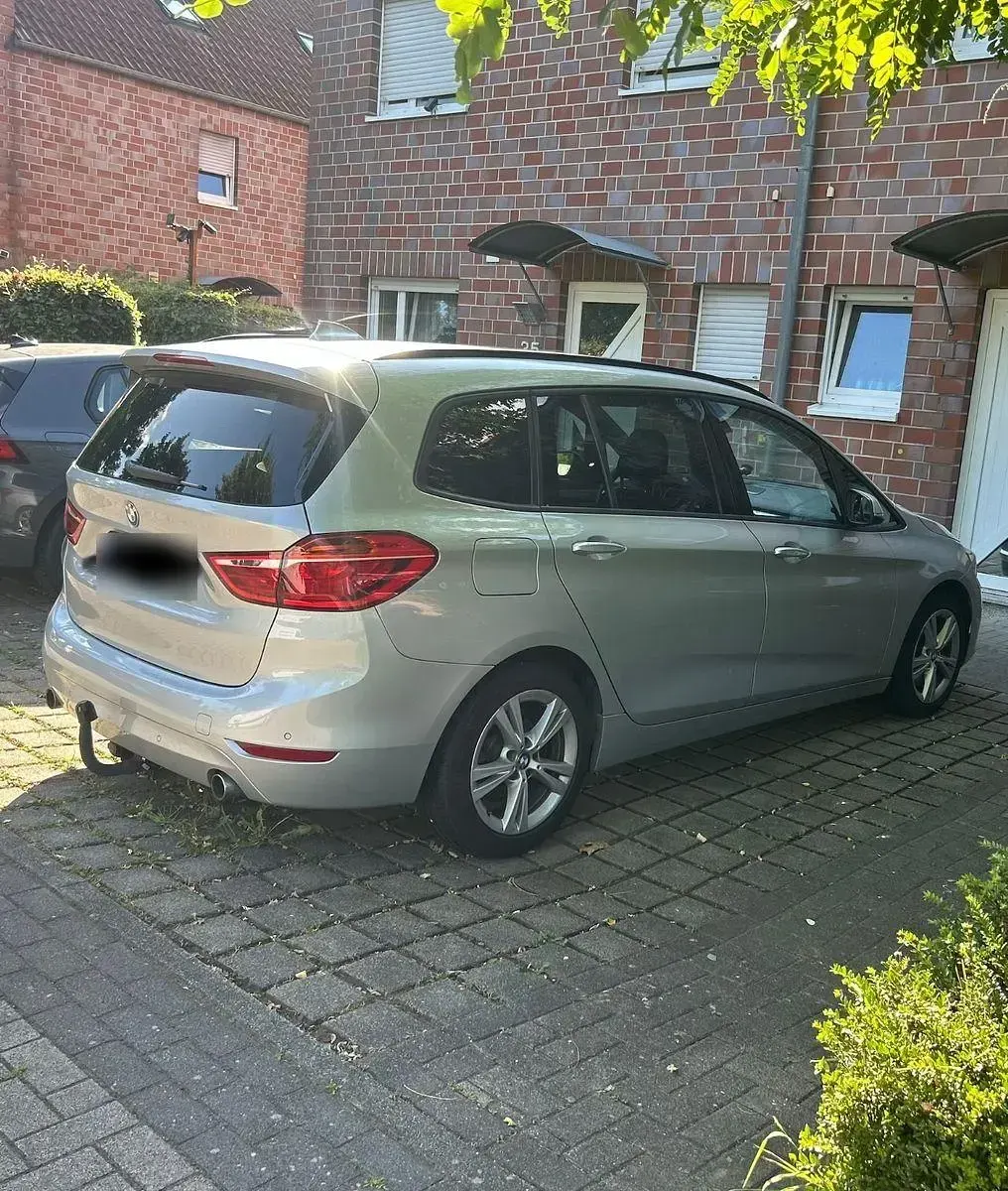 Gebraucht BMW 220 Gran Tourer Advantage 190 PS (139 kW) 2016 Silber Van / Kleinbus