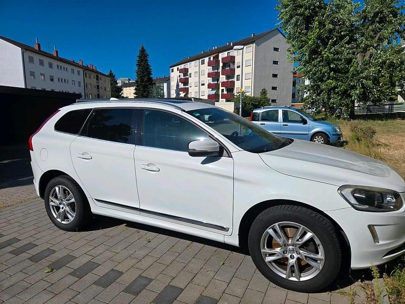 Weiß Gebraucht 2014 Volvo XC60 Summum SUV | 13.900 € (Fairer Preis) - Bild 1/4