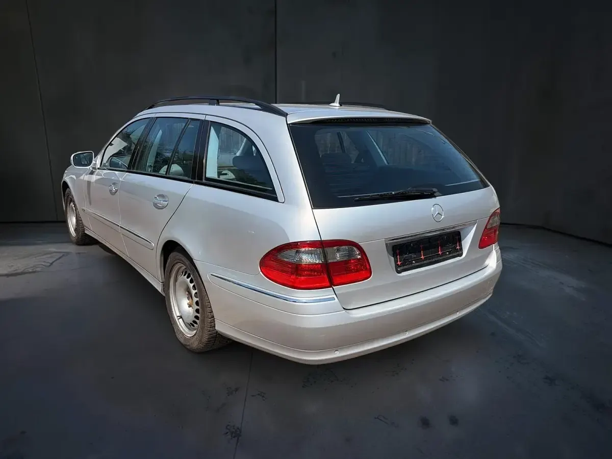 Gebraucht Mercedes E320 Avantgarde 224 PS (164 kW) 2006 Silber Kombi