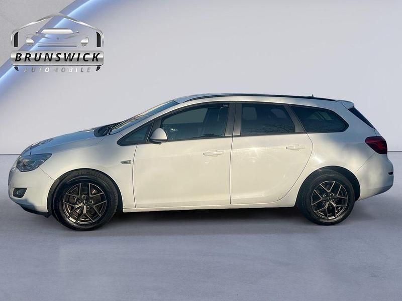 Gebraucht Opel Astra Design Edition 165 PS (121 kW) 2011 Schneeweiss/summitwhite/arctic Kombi