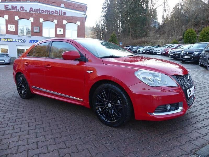 Gebraucht Suzuki Kizashi 178 PS (130 kW) 2011 Rot Limousine
