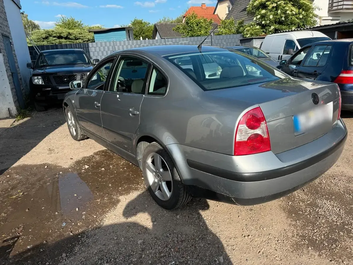 Gebraucht VW Passat 115 PS (84 kW) 2003 Grau Limousine
