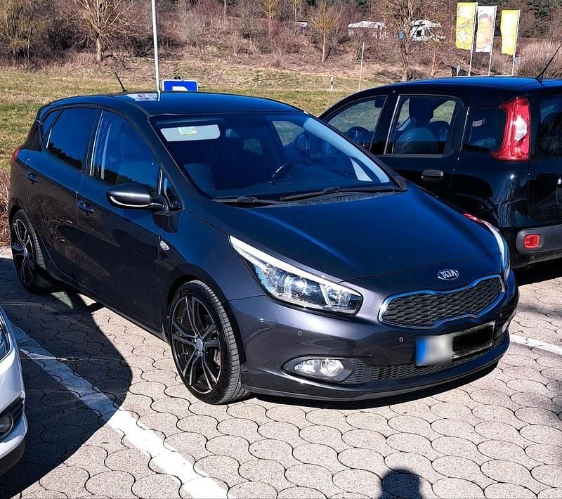 Gebraucht Kia Ceed 99 PS (72 kW) 2012 Grau Kleinwagen