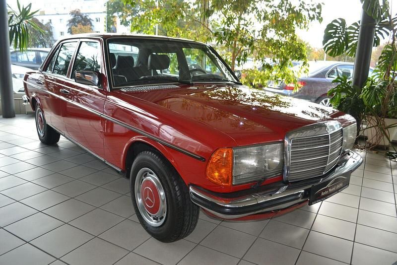 Gebraucht Mercedes E280 185 PS (136 kW) 1981 Rotschwarz Limousine