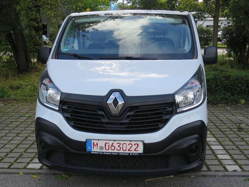 Gebraucht Renault Trafic Komfort 120 PS (88 kW) 2017 Gletscherweiss Van / Kleinbus