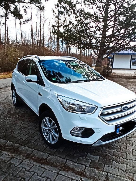 Gebraucht Ford Kuga Trend 150 PS (110 kW) 2019 Weiß SUV