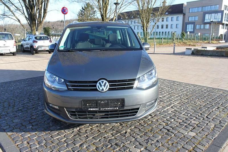 Gebraucht VW Sharan Comfortline 150 PS (110 kW) 2019 Grau Van / Kleinbus