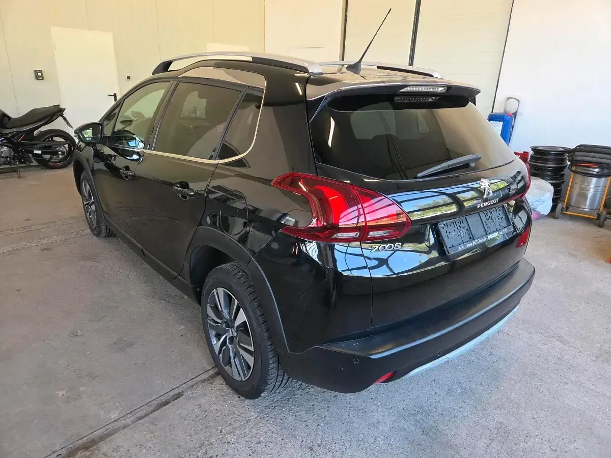 Gebraucht Peugeot 2008 Allure 130 PS (95 kW) 2019 Schwarz SUV