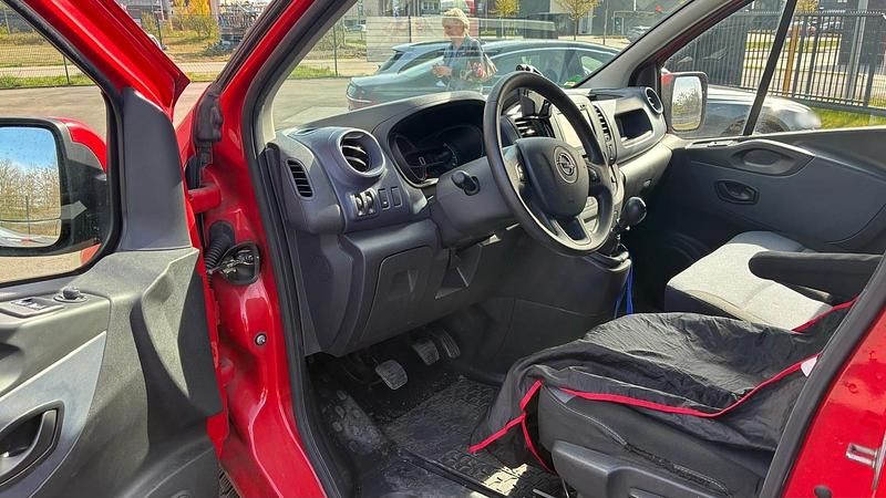 Gebraucht Opel Vivaro 140 PS (102 kW) 2015 Rot Van / Kleinbus