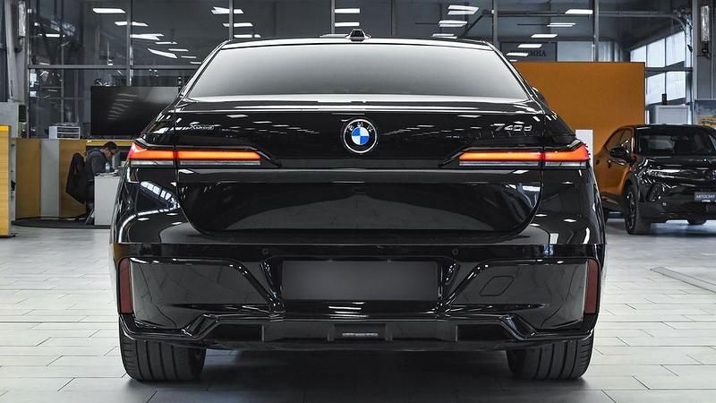 Gebraucht BMW 740 M Sport 286 PS (210 kW) 2024 Black sapphire metallic Limousine