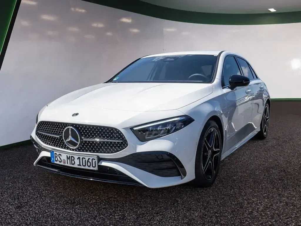 Gebraucht Mercedes A200 AMG line 163 PS (119 kW) 2026 Weiss / polarweiß Limousine
