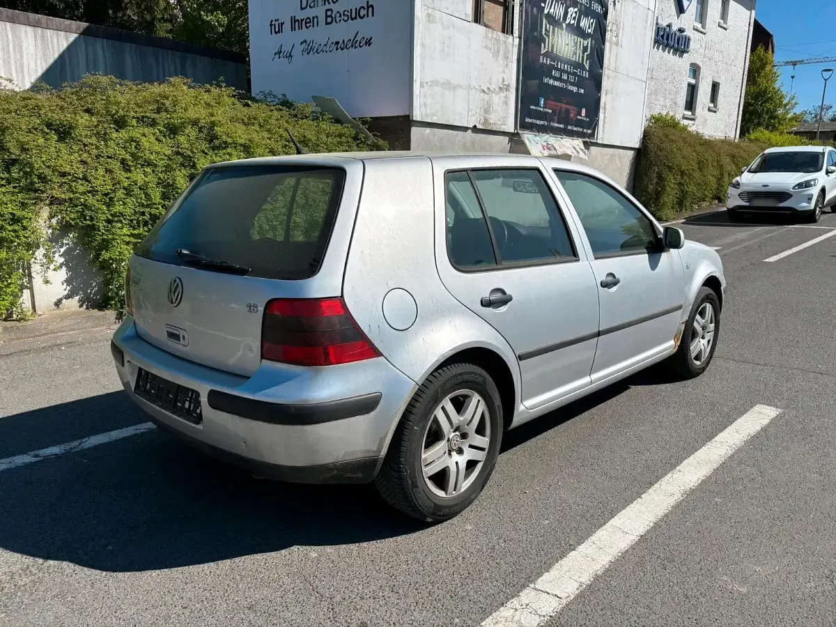 Second-hand VW Golf IV 101 CP (74 kW) 2002 Gri Berlinǎ