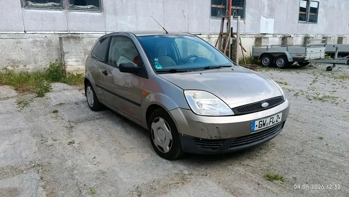 Usata Ford Fiesta 100 CV (73 kW) 2003 Grigio Utilitaria