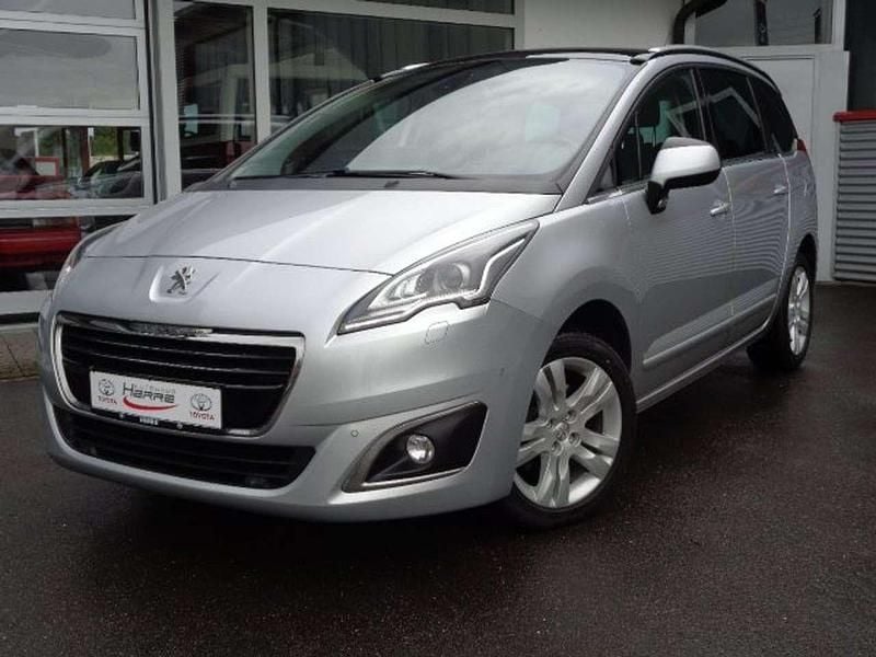 Silber Gebraucht 2016 Peugeot 5008 Allure Van / Kleinbus | 10.990 € (Teuer) - Bild 1/4