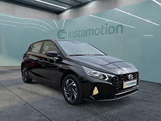 Schwarz Gebraucht 2023 Hyundai i20 Select Limousine | 16.895 € (Superpreis) - Bild 1/2