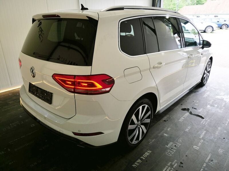 Gebraucht VW Touran Highline 150 PS (110 kW) 2019 Weiss Van / Kleinbus