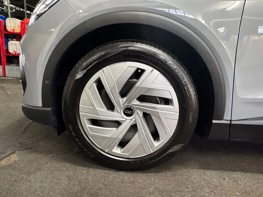 Gebraucht Audi Q4 e-tron Advanced Plus 150 kW (204 PS) 2023 Kieselgrau SUV