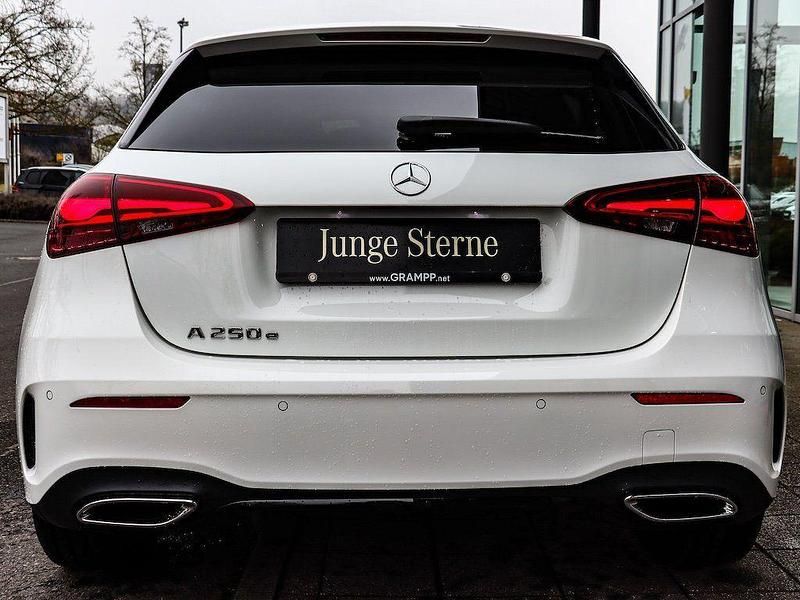 Gebraucht Mercedes A250 AMG 218 PS (160 kW) 2025 Unilack polarweiß Limousine