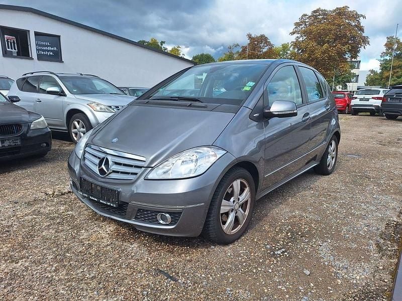 Grau Gebraucht 2010 Mercedes A180 Limousine | 5.900 € (Fairer Preis) - Bild 1/4