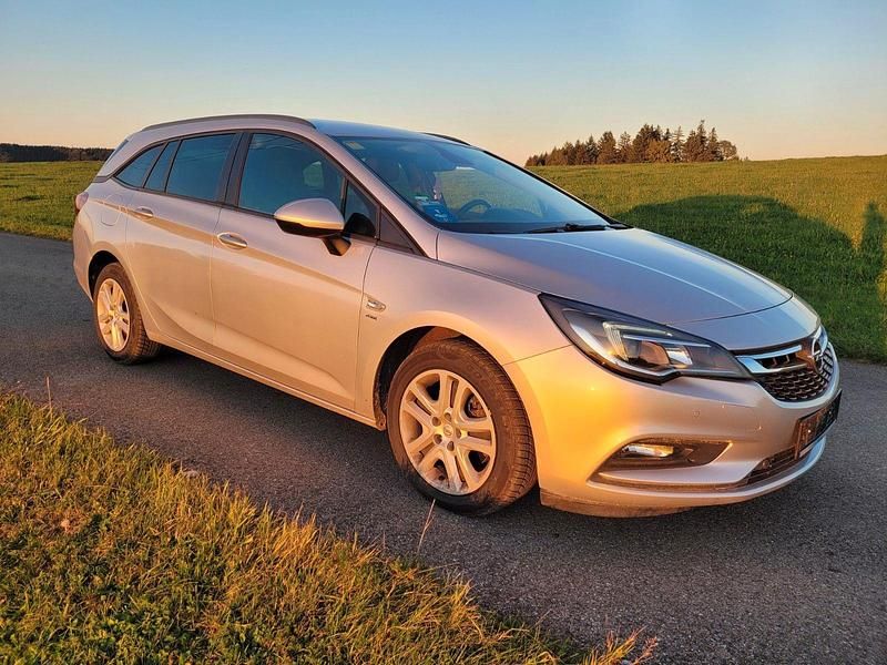 Grau Gebraucht 2018 Opel Astra Kombi | 5.800 € (Fairer Preis) - Bild 1/4