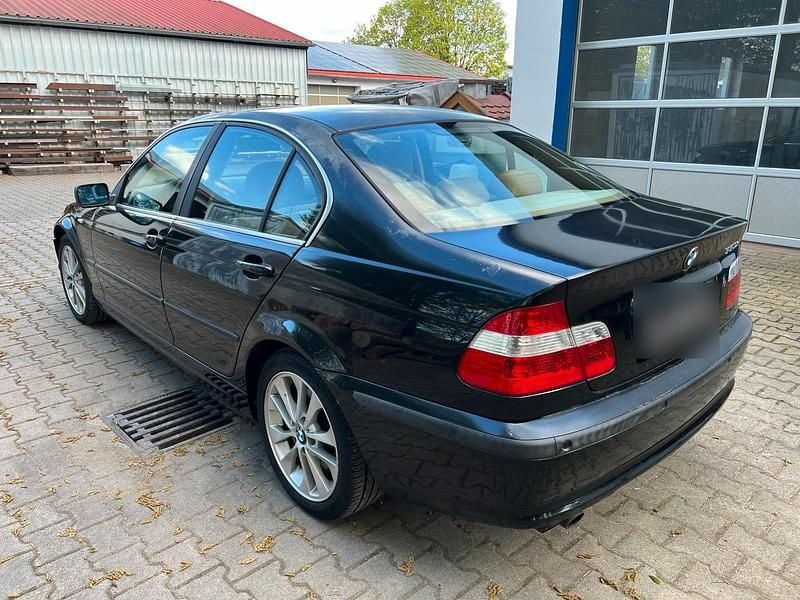 Second-hand BMW 330 231 CP (169 kW) 2004 Negru Berlinǎ