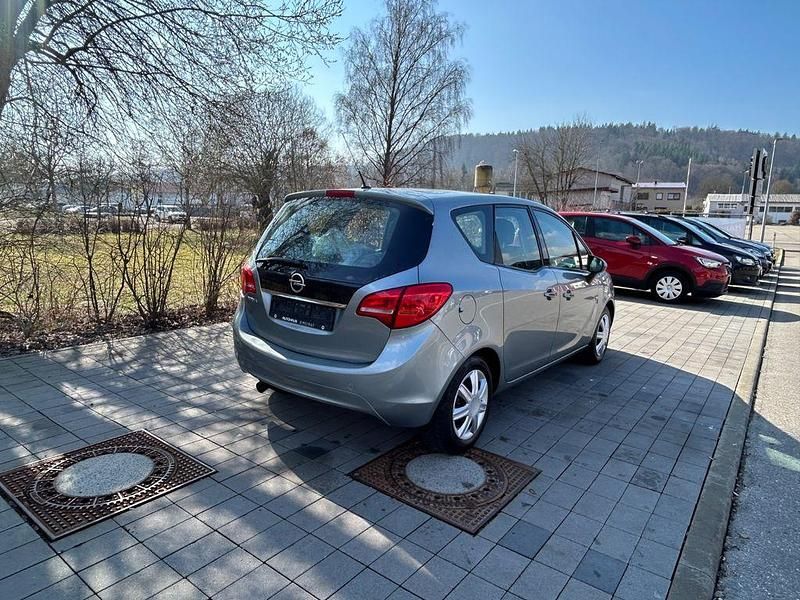 Gebraucht Opel Meriva Edition 101 PS (74 kW) 2011 Silber Van / Kleinbus