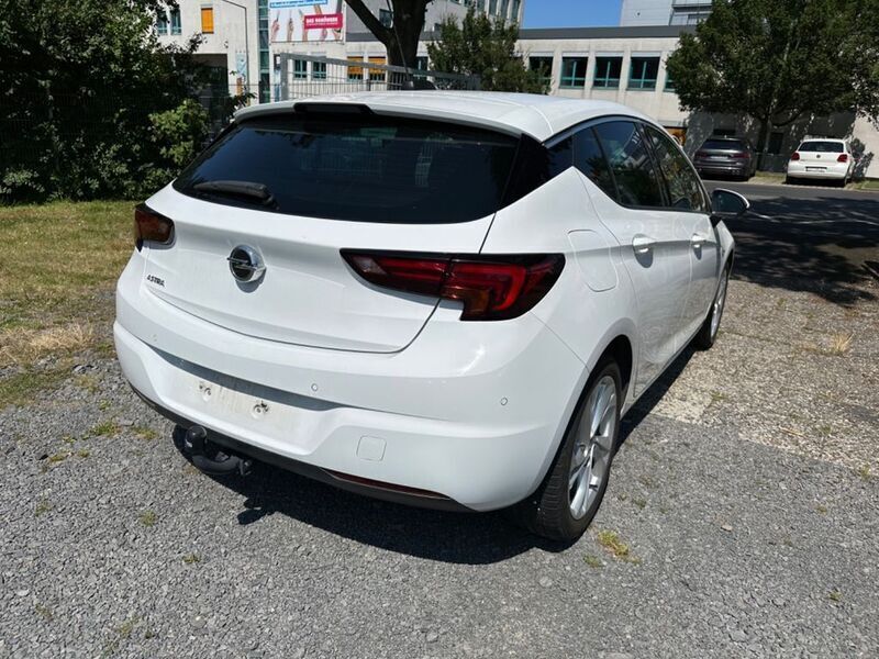 Gebraucht Opel Astra Dynamic 150 PS (110 kW) 2018 Weiß Limousine